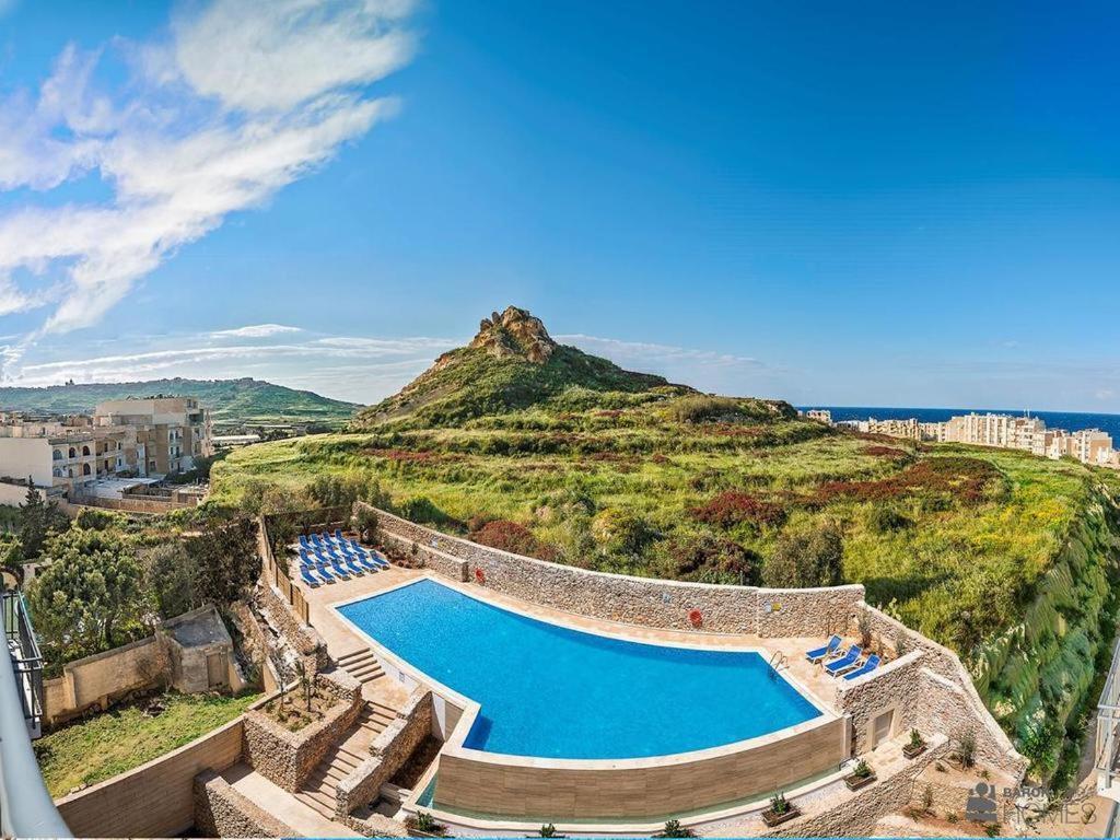 Guest house Your Room, Your Apartment, Your Shared Pool *